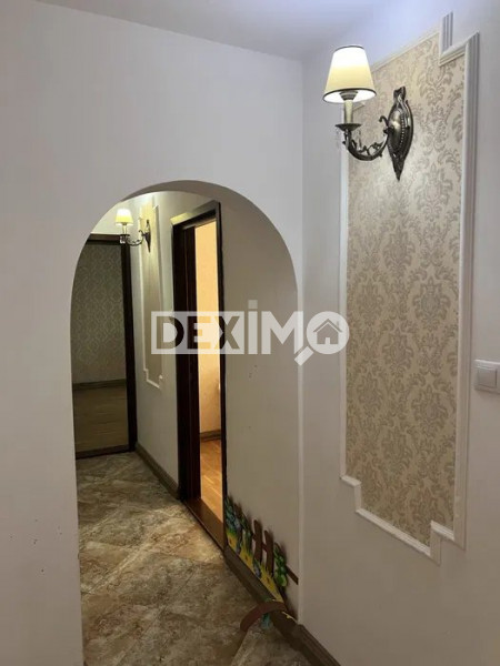 FALEZA NORD-APARTAMENT CU 3 CAMERE ETAJ 1 APROAPE DE PLAJA-LOC PARCARE