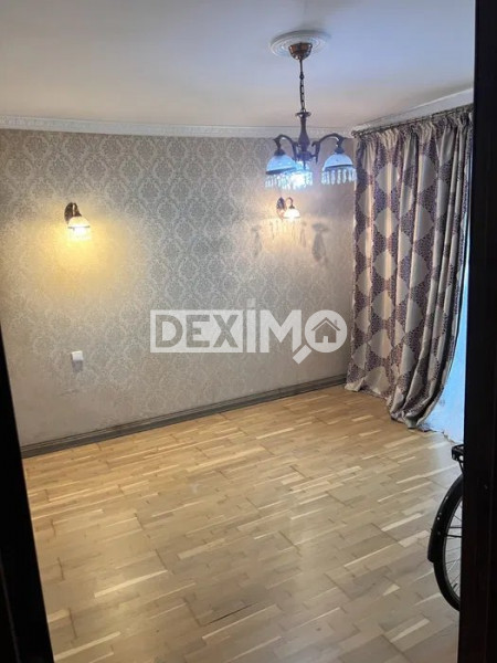 FALEZA NORD-APARTAMENT CU 3 CAMERE ETAJ 1 APROAPE DE PLAJA-LOC PARCARE