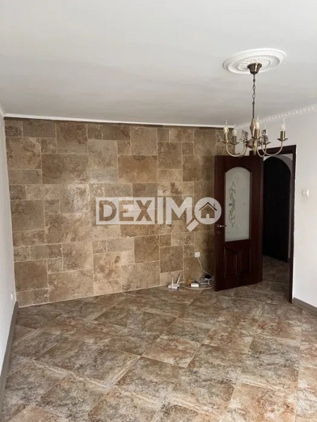 FALEZA NORD-APARTAMENT CU 3 CAMERE ETAJ 1 APROAPE DE PLAJA-LOC PARCARE