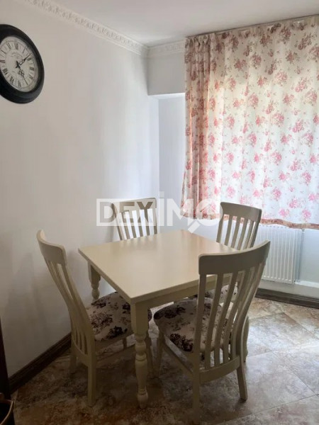 FALEZA NORD-APARTAMENT CU 3 CAMERE ETAJ 1 APROAPE DE PLAJA-LOC PARCARE