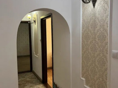 FALEZA NORD-APARTAMENT CU 3 CAMERE ETAJ 1 APROAPE DE PLAJA-LOC PARCARE