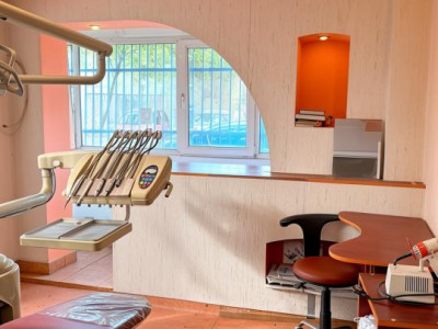 Apartament Decomandat - Spatiu Comercial In Acte - Abator