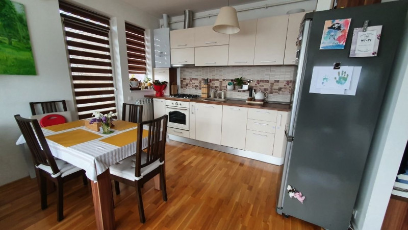 Apartament 3 camere,decomandat,centrala proprie,mobilat partial,finisaje Premium