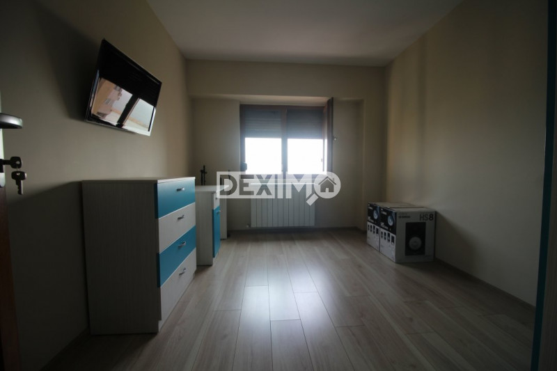 Apartament 3 Camere - Zona Centrala - Vedere Directa La Mare - Oportunitate !