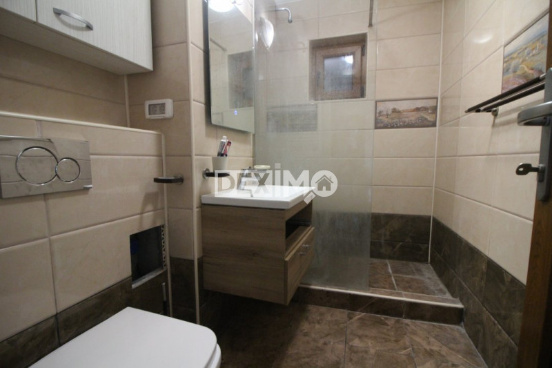 Apartament 3 Camere - Zona Centrala - Vedere Directa La Mare - Oportunitate !