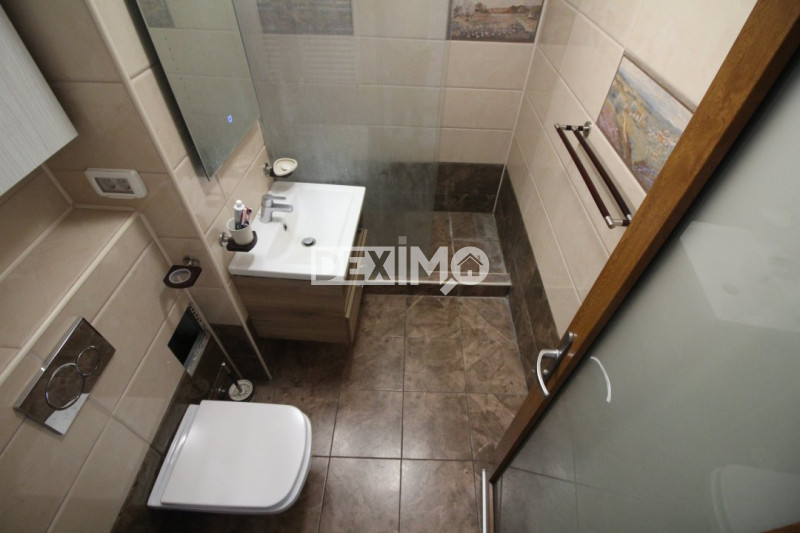 Apartament 3 Camere - Zona Centrala - Vedere Directa La Mare - Oportunitate !