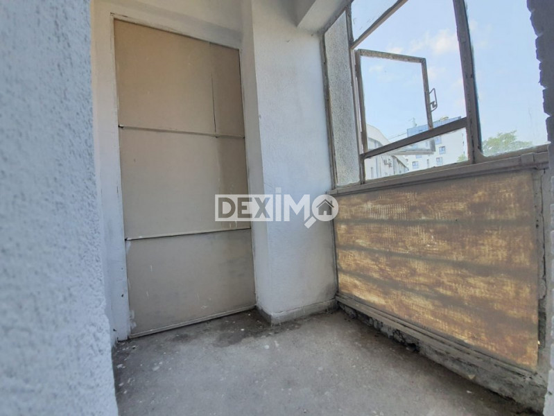 Garsoniera - Zona Far - Etaj 2 - Balcon