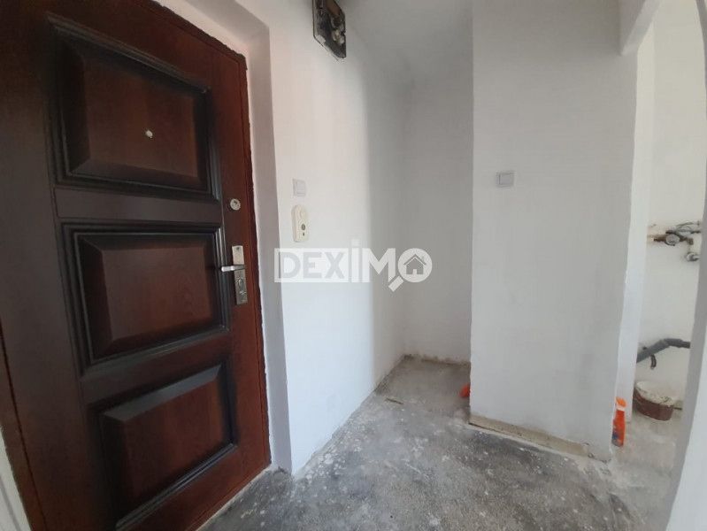 Garsoniera - Zona Far - Etaj 2 - Balcon