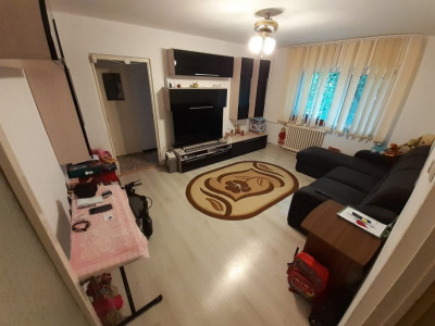Apartament 3 Camere - Zona CET - Izolat - Gaze Pe Scara