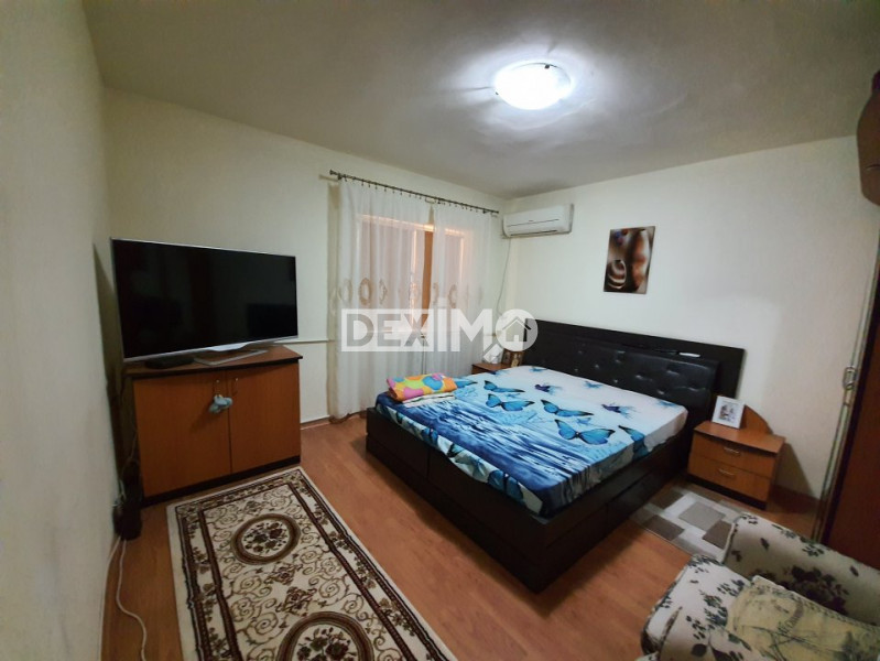 Far-Garsoniera decomandata mobilata modern