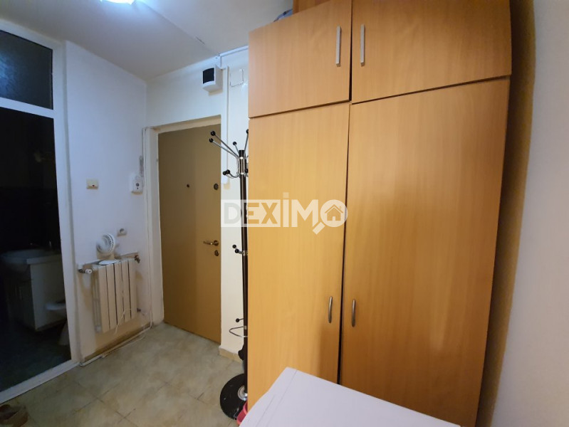 Far-Garsoniera decomandata mobilata modern