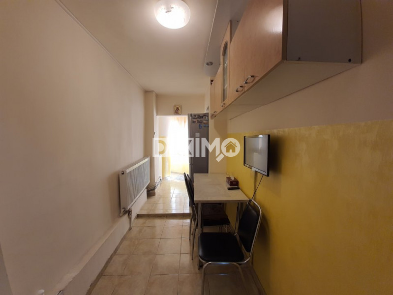 Far-Garsoniera decomandata mobilata modern