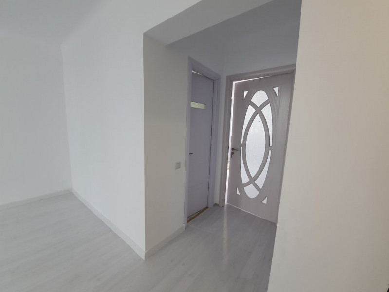  Apartament cu 2 Camere Decomandate - Zona Casa De Cultura - Boxa In Proprietate