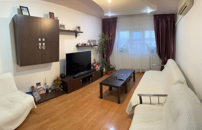 Apartament 3 camere Decomandate - Zona Dacia - Gaze - Izolat