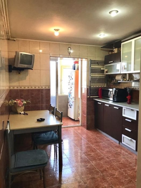 Apartament 3 camere Decomandate - Zona Dacia - Gaze - Izolat