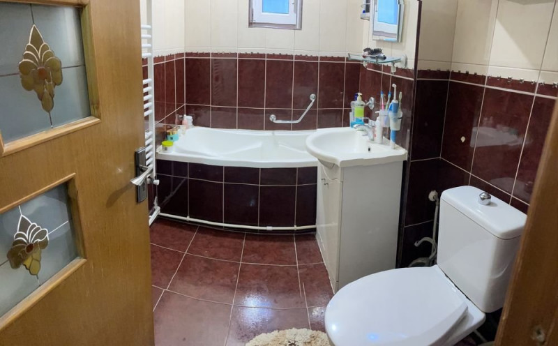 Apartament 3 camere Decomandate - Zona Dacia - Gaze - Izolat