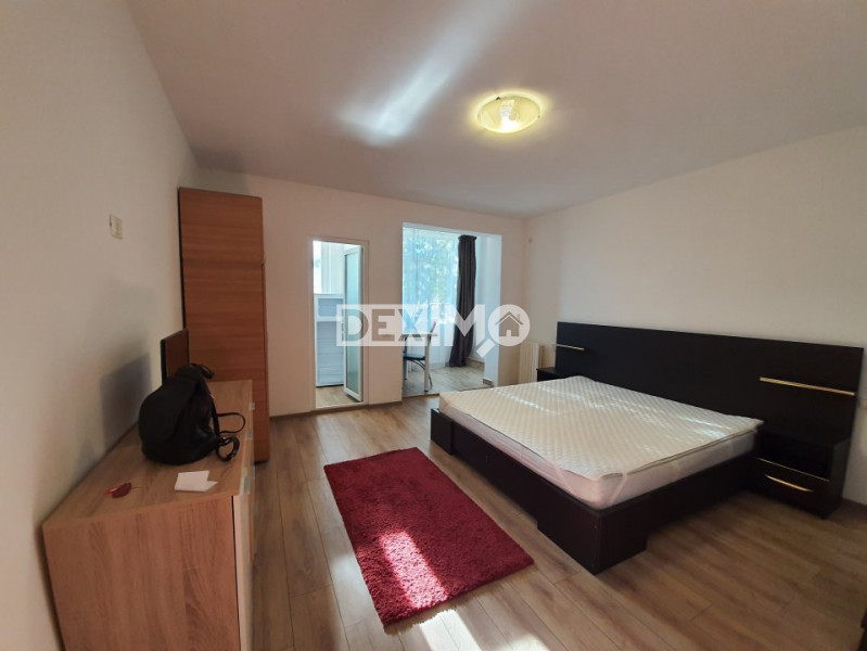 Far-Garsoniera decomandata mobilata modern