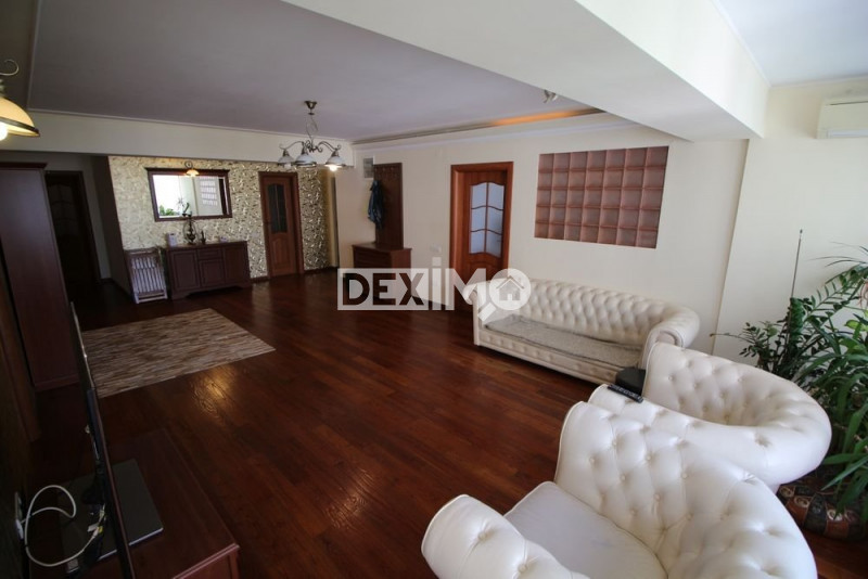 Apartament Penthouse 4 Camere - Zona Tomis Nord - Terasa 200 Mp Cu Piscina 