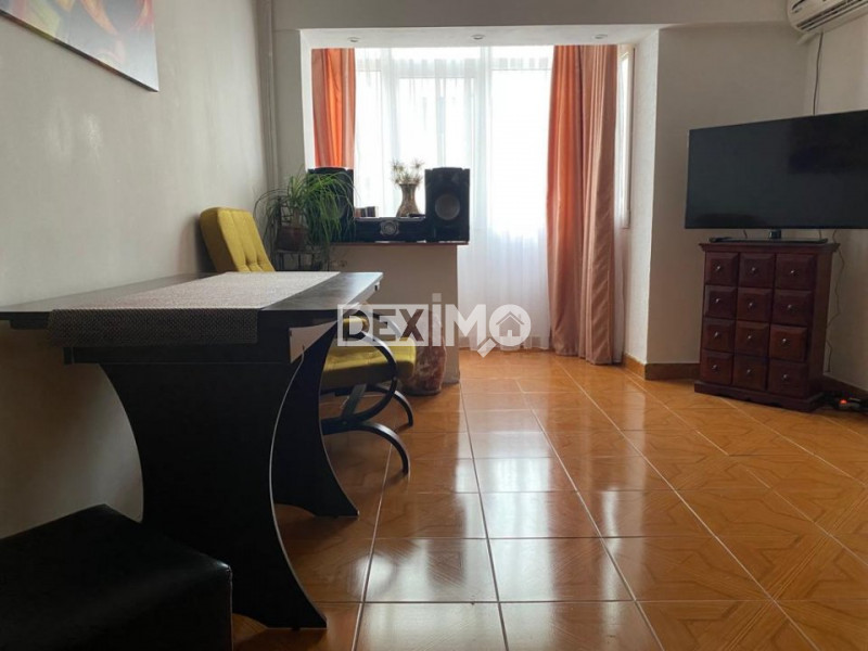 Garsoniera - Zona Poarta 6 - Etaj 3 - Gaze La Scara