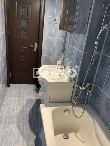 Garsoniera - Zona Poarta 6 - Etaj 3 - Gaze La Scara