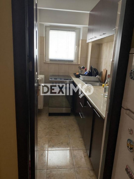 Garsoniera - Zona Poarta 6 - Etaj 3 - Gaze La Scara